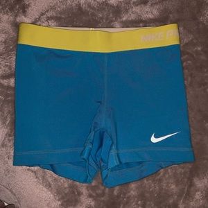 Women’s Nike pros size XS